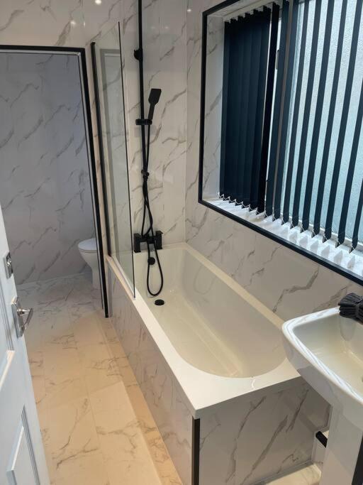 Luxury Accommodation. Wallasey Extérieur photo