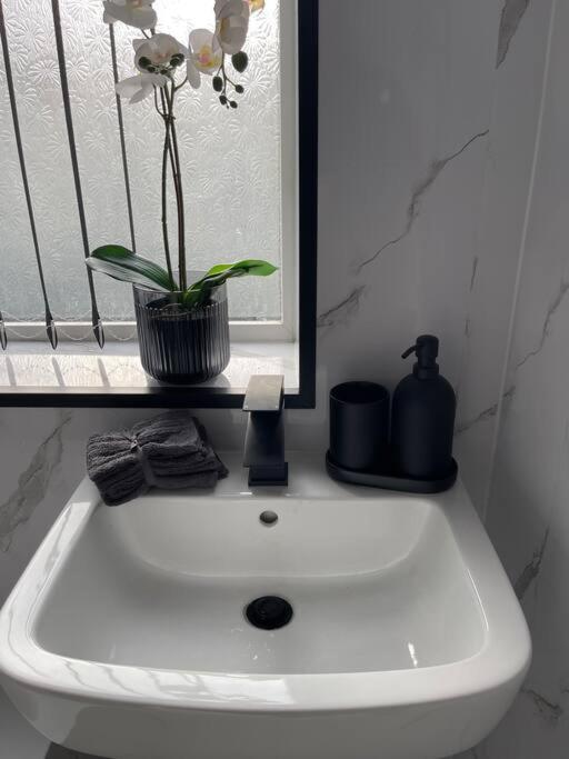 Luxury Accommodation. Wallasey Extérieur photo